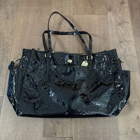 Authentic Coach F26030 Peyton OP Art Embossed Patent Leather Tote Black - Picture 1 of 5